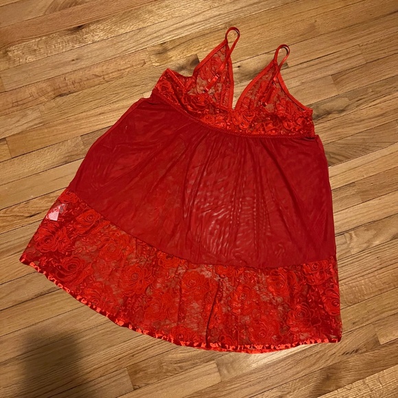 Bright red lingerie nightie - Picture 7 of 7